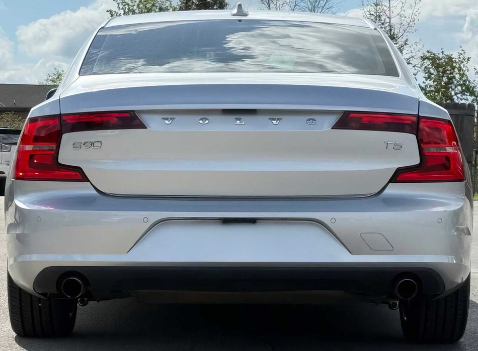 Volvo S90      2017