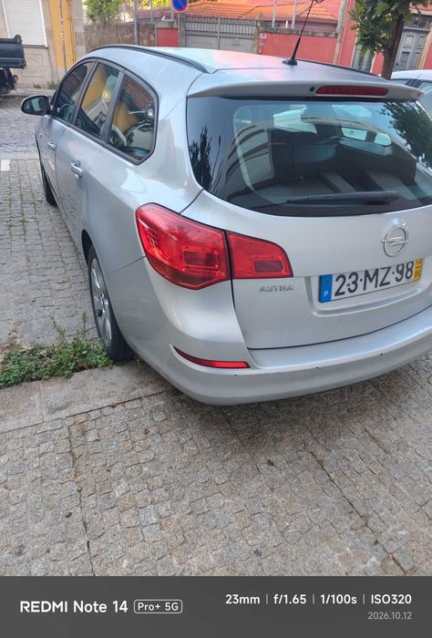 Opel astra J Sports Tourer 2012