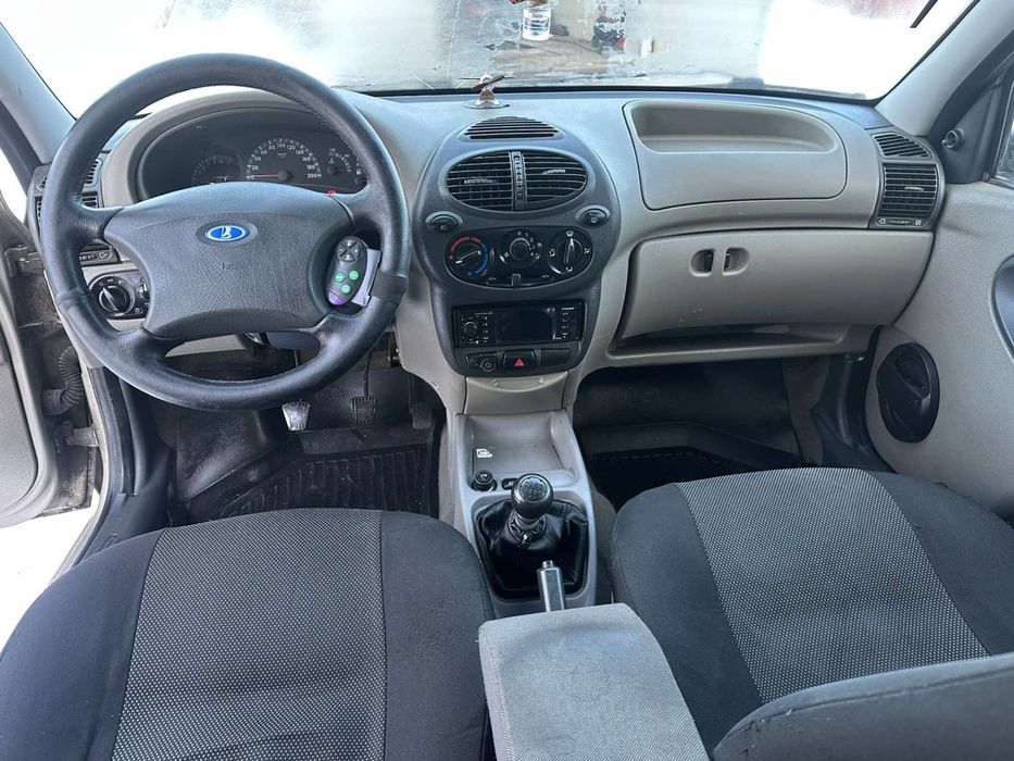 Лада Каліна  4 гбо гарни стан.