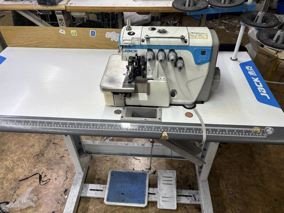 Промышленный оверлок JACK E4