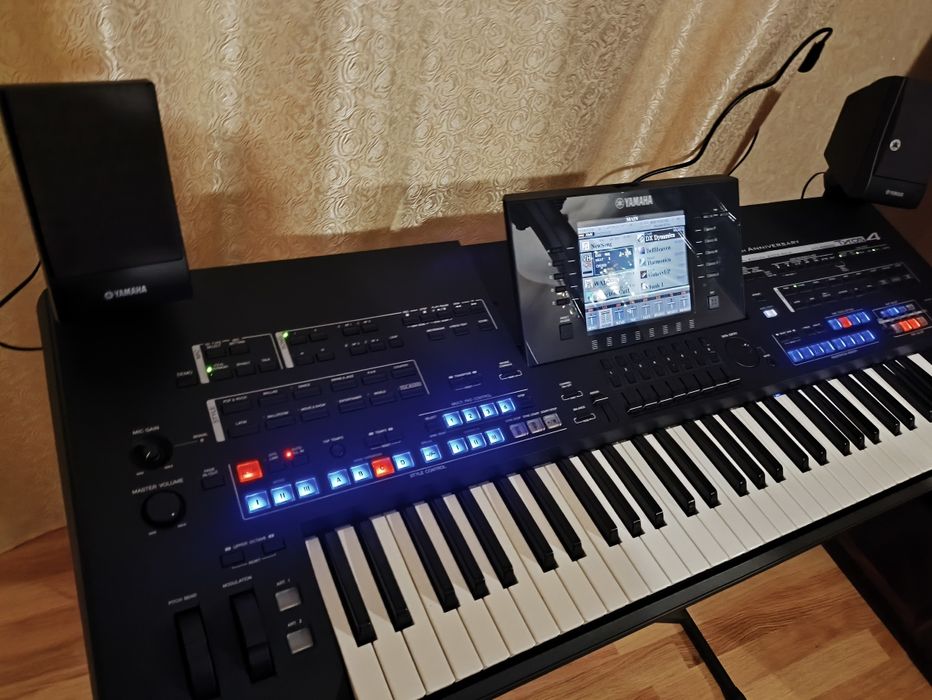 Продам синтезатор