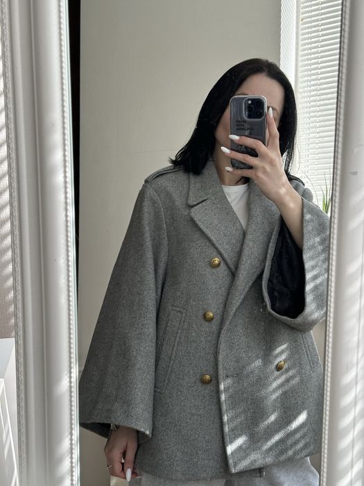 Пальто BERSHKA сірого кольору розмір М