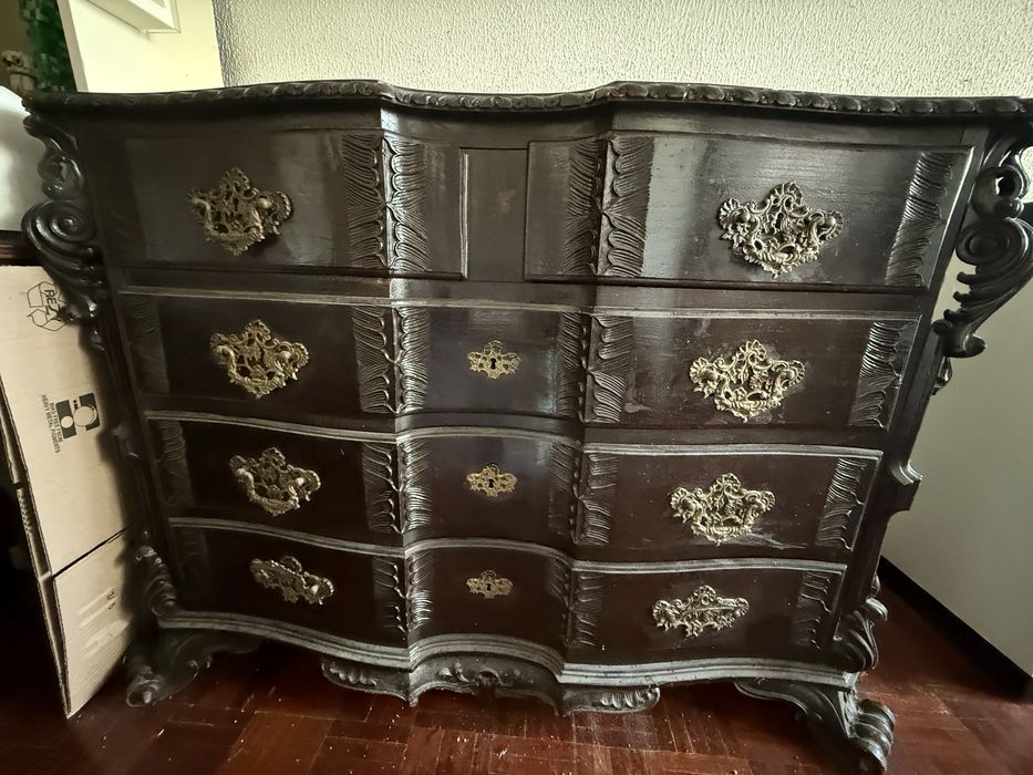 Cómoda e mesas de cabeceir antiga em madeira maciça – excelente estado