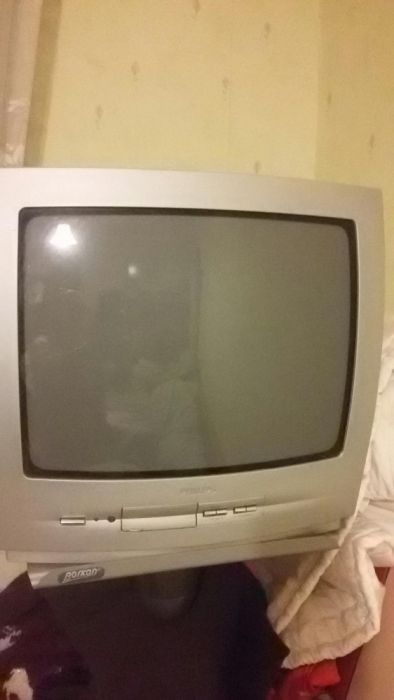Телевизор Philips б/у. В супер состоянии не пользовались. Маленький.