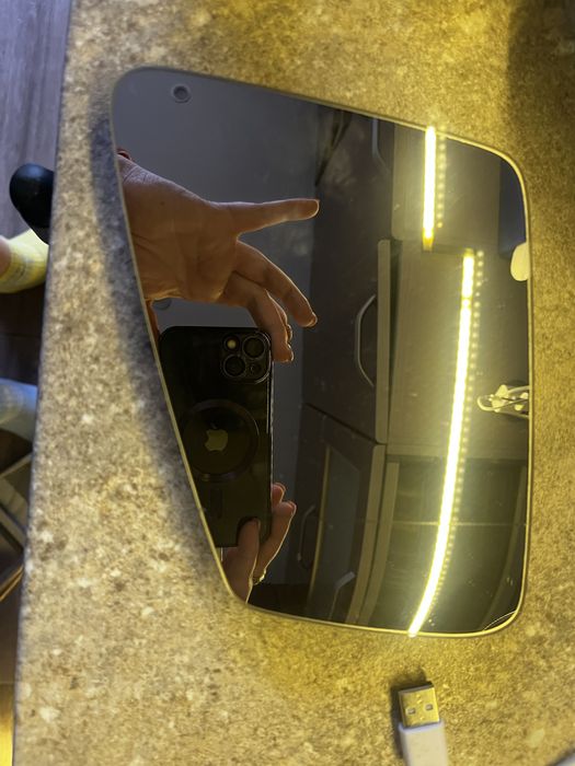 Дзеркало автомобільне