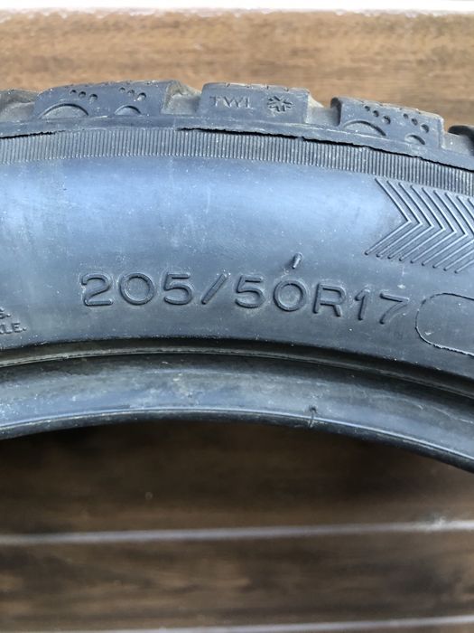 Зимова резина BFGoodrich 205/50R17