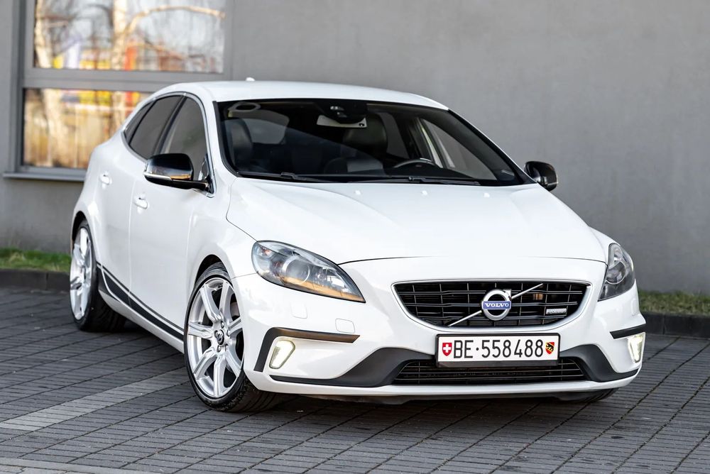 Volvo V40 1.6i 200KM R-Desing HEICO200 Skóra Nawi Xenon Serwis