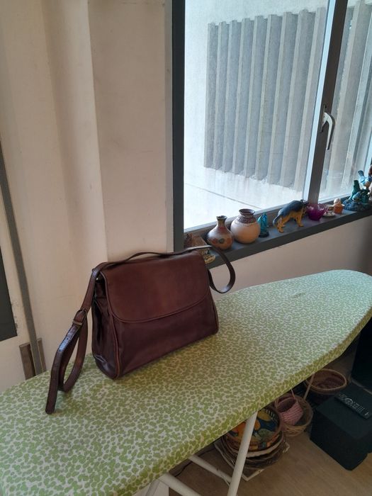 Vendo Mala de Senhora muito bonita como nova