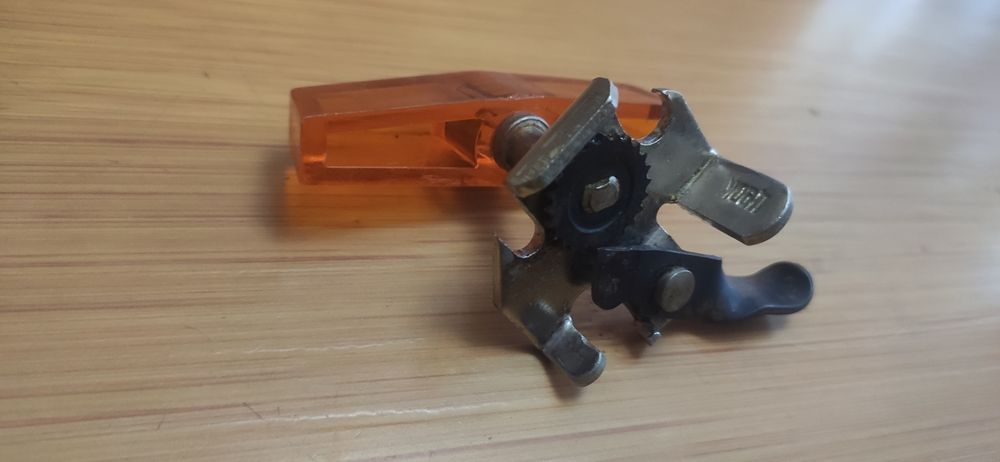 Консервний ключ, відкривачка