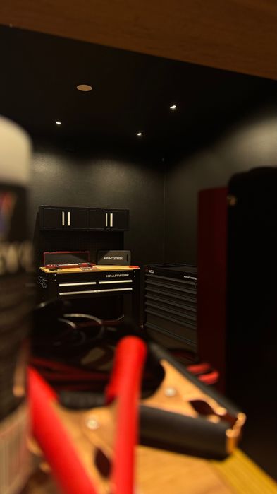 Bancada c/ gavetas e armário superior marca Kraftwerk