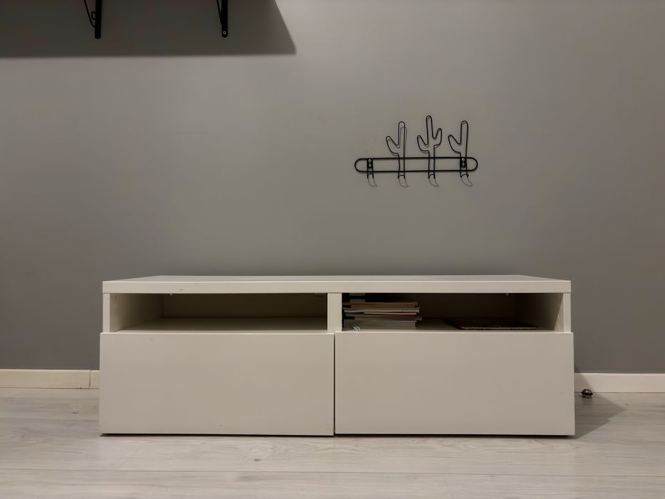 biała szafka RTV IKEA dwie szuflady