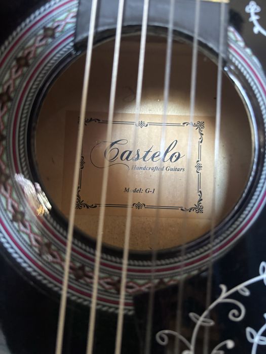 Gitara CASTELlO  jak nowa z pokorowcem