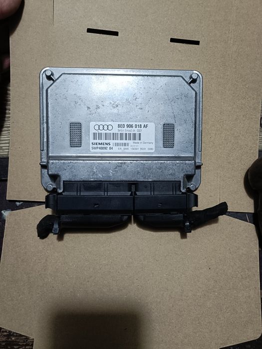 Sterownik Silnika Audi A4 B6 1.6 Benzyna