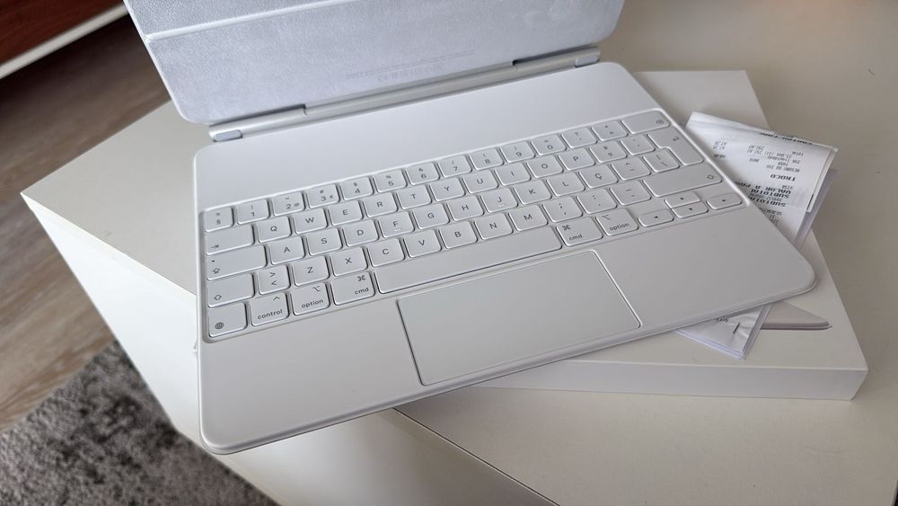 Selling Official Apple 12.9-inch Keyboard, New, with Invoice and Warranty64739301976835121