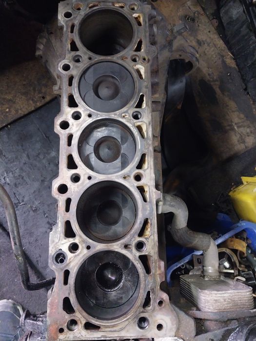 Блок циліндрів мотор Мерседес Спрінтер мот. 2.7 om612