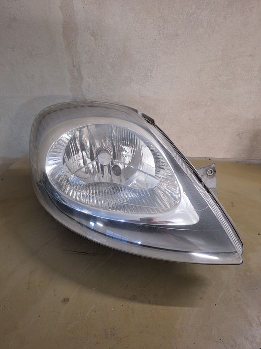 Lampa prawa Valeo Vivaro Trafic Primastar 01-06