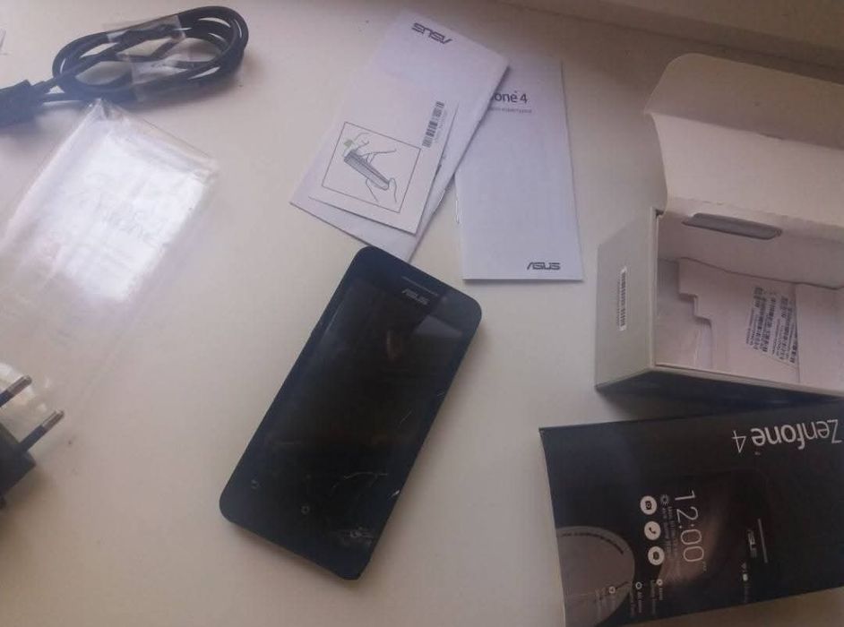 Asus Zenfone 4 (A400CGX) Black.