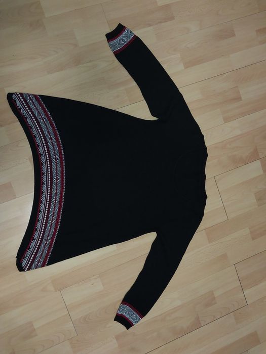 Dluzszy sweter damski czarny 40 42 uroczy