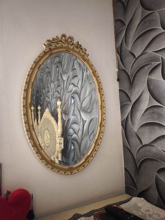 Mobília completa de quarto para dar pequenos restauros mas em óptimo estado.