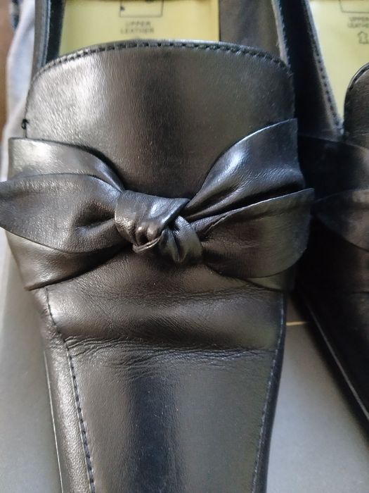 Buty damskie na obcasie.