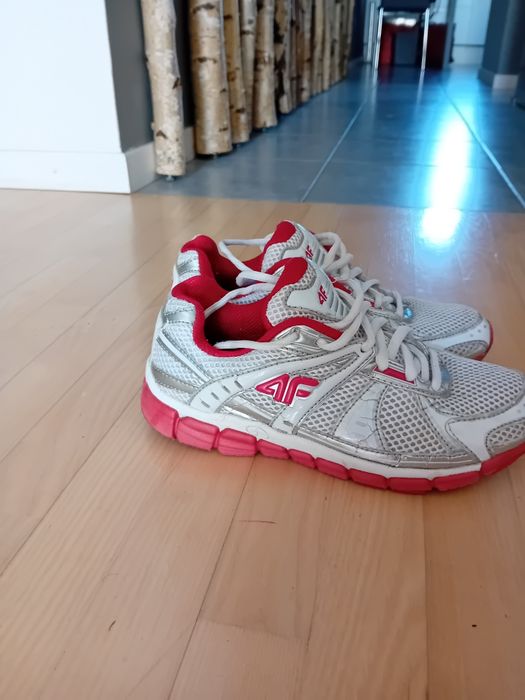 4f Buty sportowe dziewczęce 36