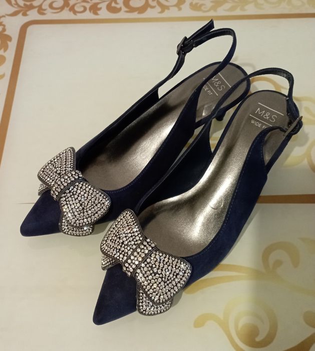 Босоніжки , туфлі святкові