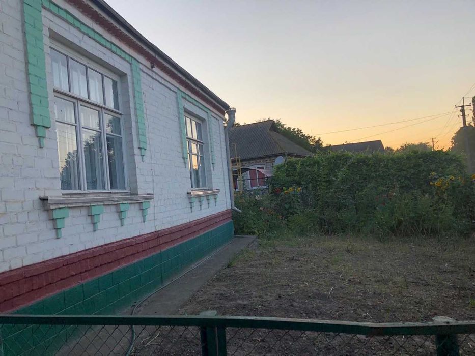 Продається садиба в центрі села Ободівка