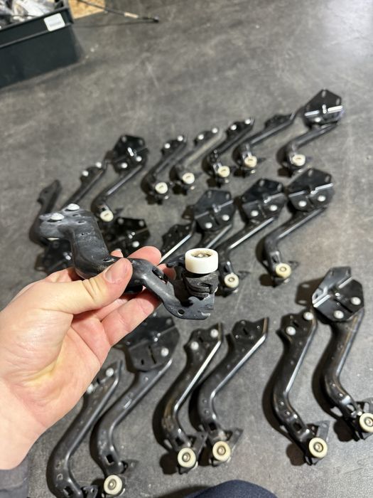 Ролик бокової дверки спрінтер Sprinter W907 W910 нижній