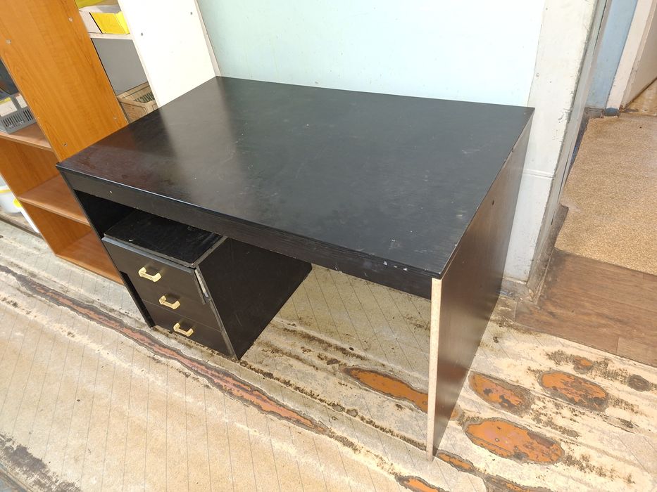 Стіл офісний стіл ,стильця