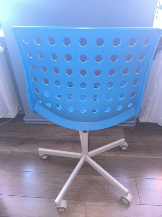 Krzesło obrotowe na kółkach