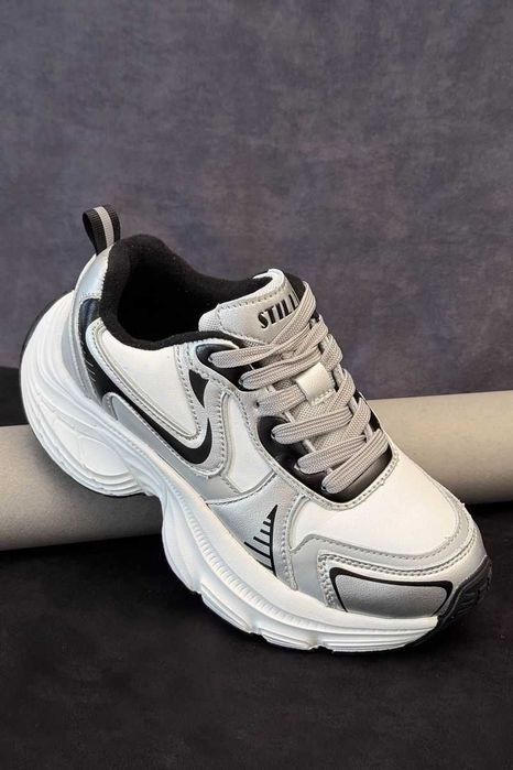 Стильні жіночі кросівки