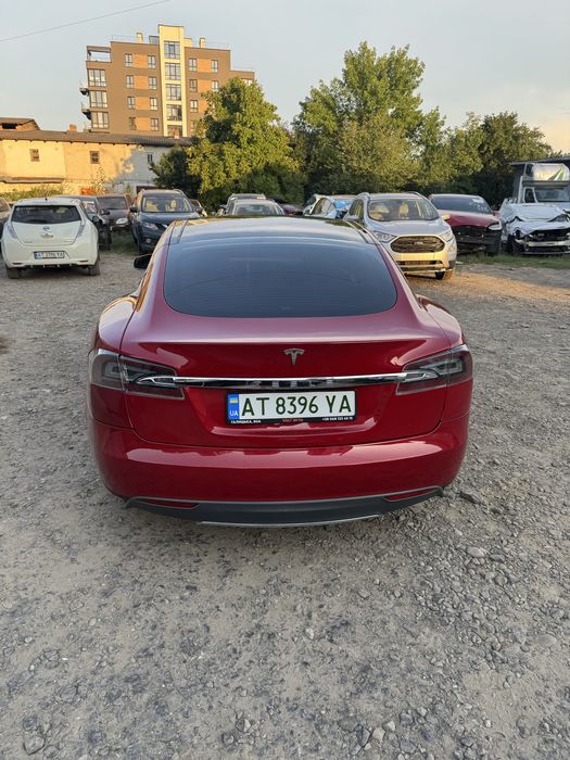 Tesla S для оренди таксі