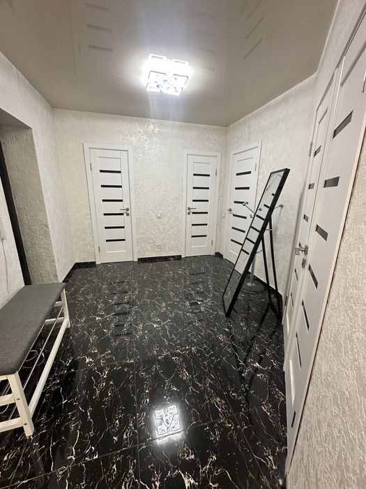 Продам 2-х. кімнатну на  Незалежності 58 в новобудові
