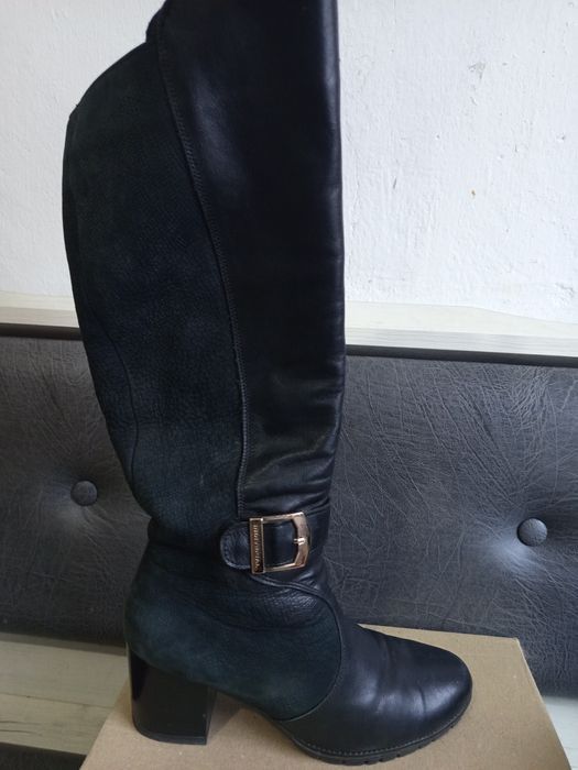 Жіночі зимові шкіряні чобітки
Продаю жіночі зимові чобітки