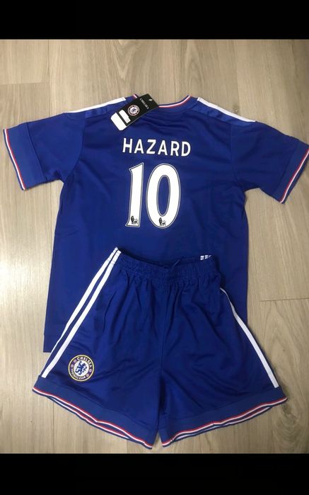 Розпродаж футбольних форм для дітей