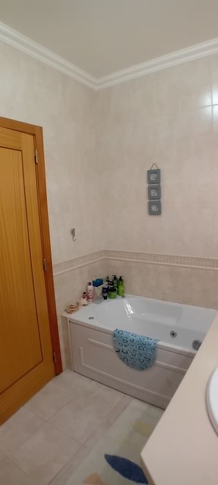 Apartamento T4 com garagem e sótão