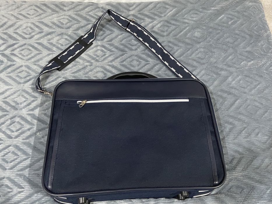 Dark blue computer case64729671893377121