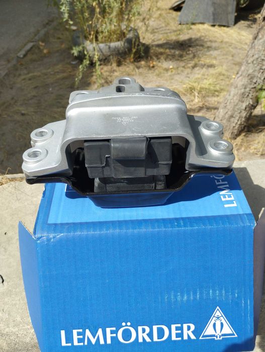 Опора двигуна ліва LEMFORDER 33144