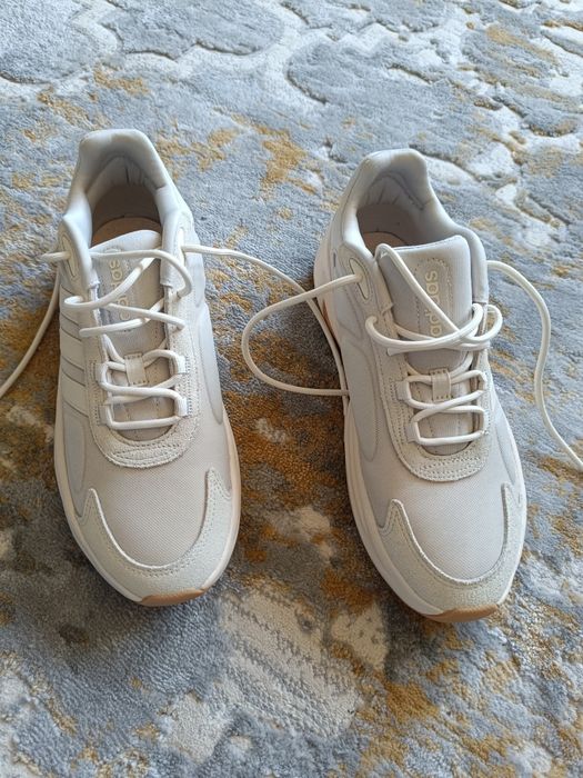Sapatilhas adidas novas