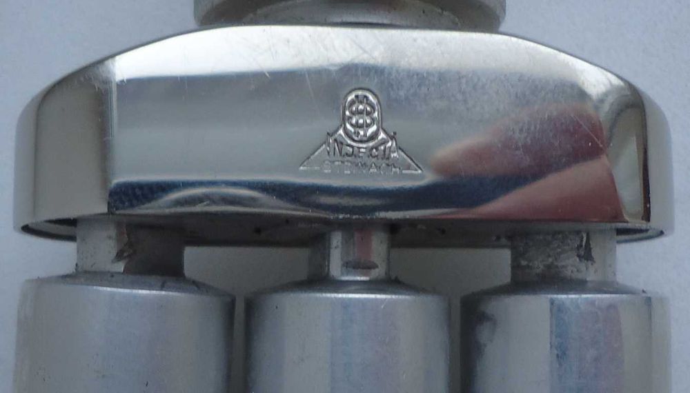 Штатив для фотоапарата, Німеччина.