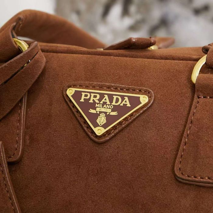 Жіноча сумка Prada