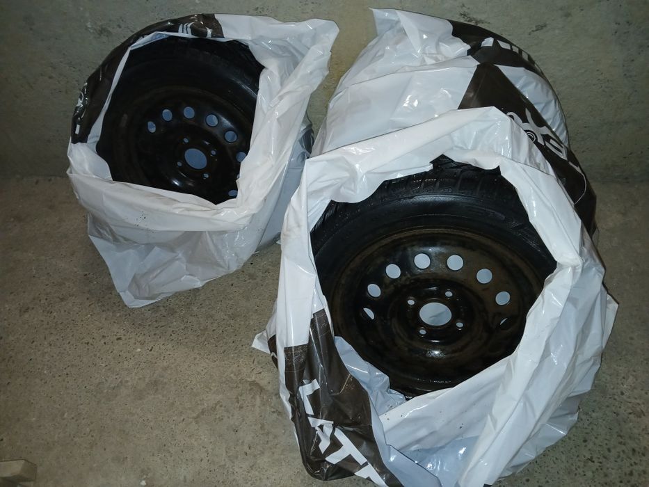 Koła Felgi stalowe 15 z oponami zimowymi Dębica 195/60 r15
