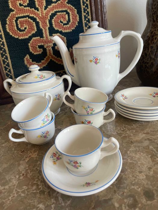 Flower-Decorated Tea Set430538234424217604
