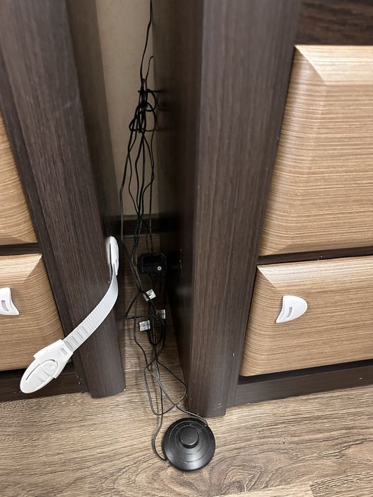 Сервант шафа з підсвіткою фоновою