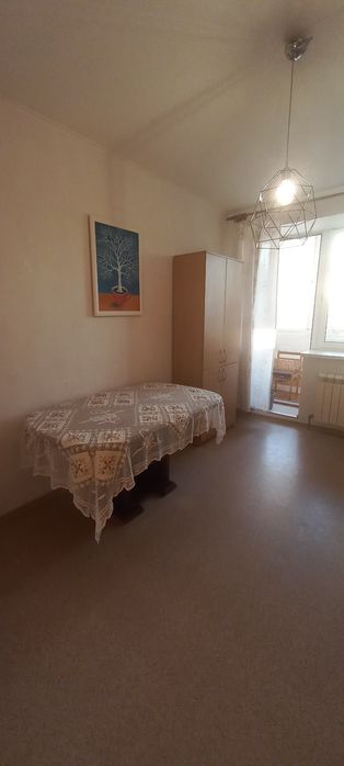 Сдам  3х ком кв  возле Дарницк рынка,убежище в доме ,6 эт бойлер