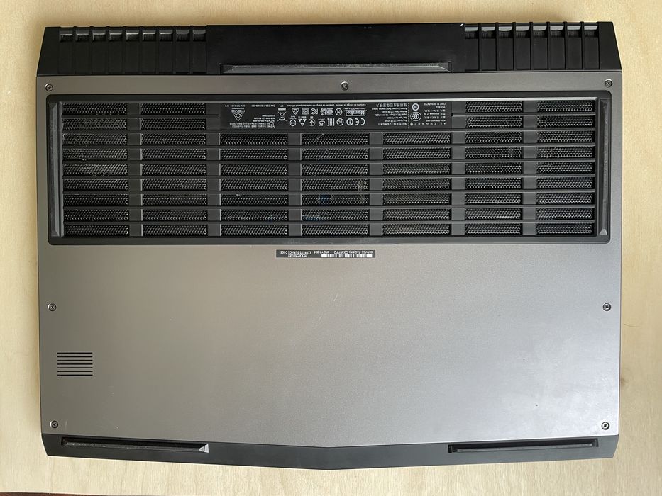 Ігровий ноутбук Alienware 17 R4 | 2K 120Hz | i7-6700HQ | GTX 1060 6GB | 16GB | SSD+HDD | Комплект