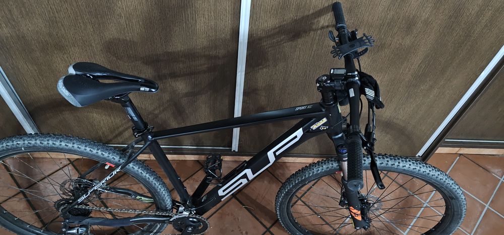 Bicicleta superior 99,9% nova