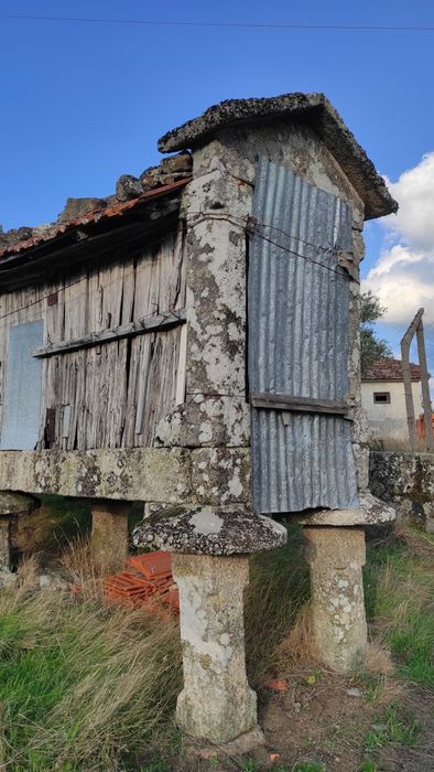 Canastro / Espigueiro em Pedra