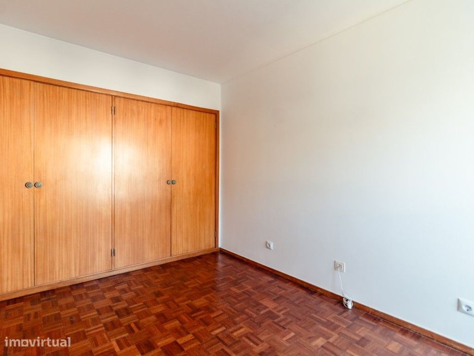 Apartamento T4 com Garagem em Coimbra