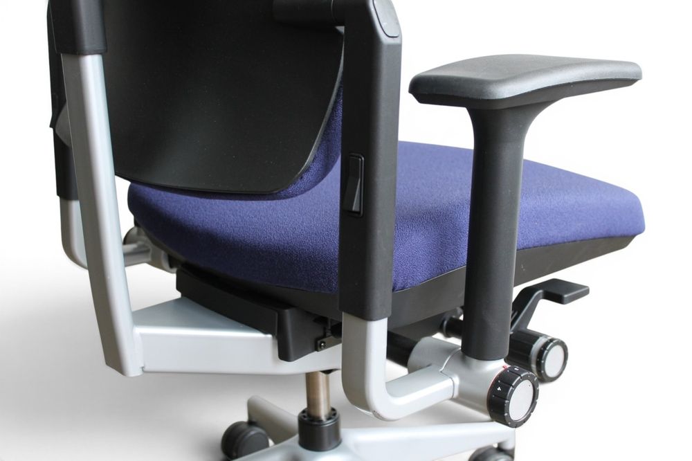 Cadeira Steelcase modelo Please V2
